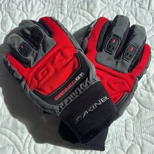 Dakine Team Bronco GORE-TEX Gloves in Gray/Red Size Women’s Med or Unisex Small